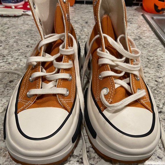 Converse high tops - new like condition - Picture 2 of 4